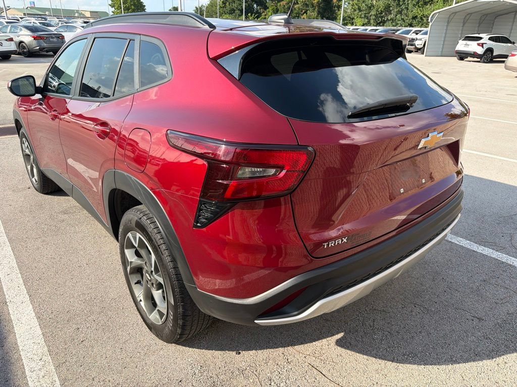 Used 2024 Chevrolet Trax LT w/ Driver Confidence Package FWD image 7