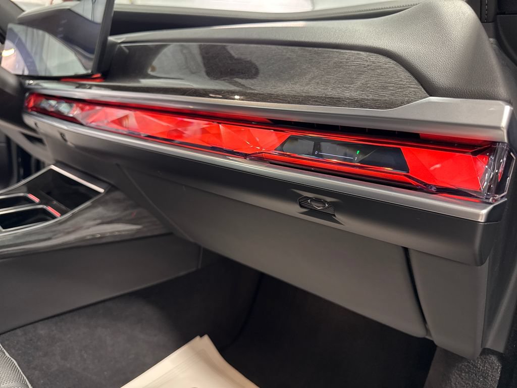Used 2024 BMW 740i xDrive AWD/4WD image 34