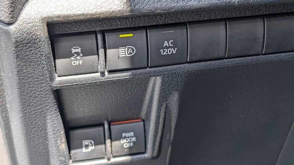 Used 2023 Toyota Sienna XLE Woodland Edition image 29