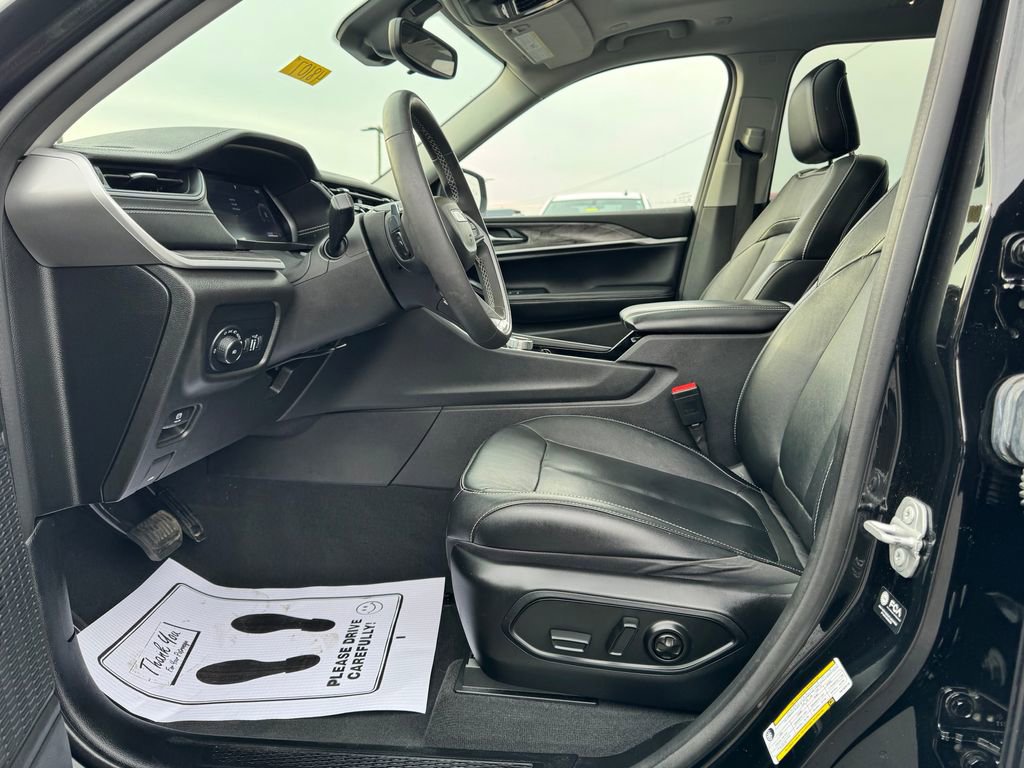 Used 2023 Jeep Grand Cherokee L Limited image 17