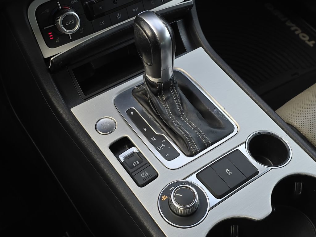 Used 2017 Volkswagen Touareg Wolfsburg Edition image 22