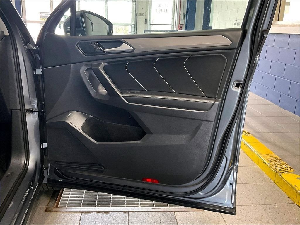 Certified 2023 Volkswagen Tiguan SE AWD/4WD image 12