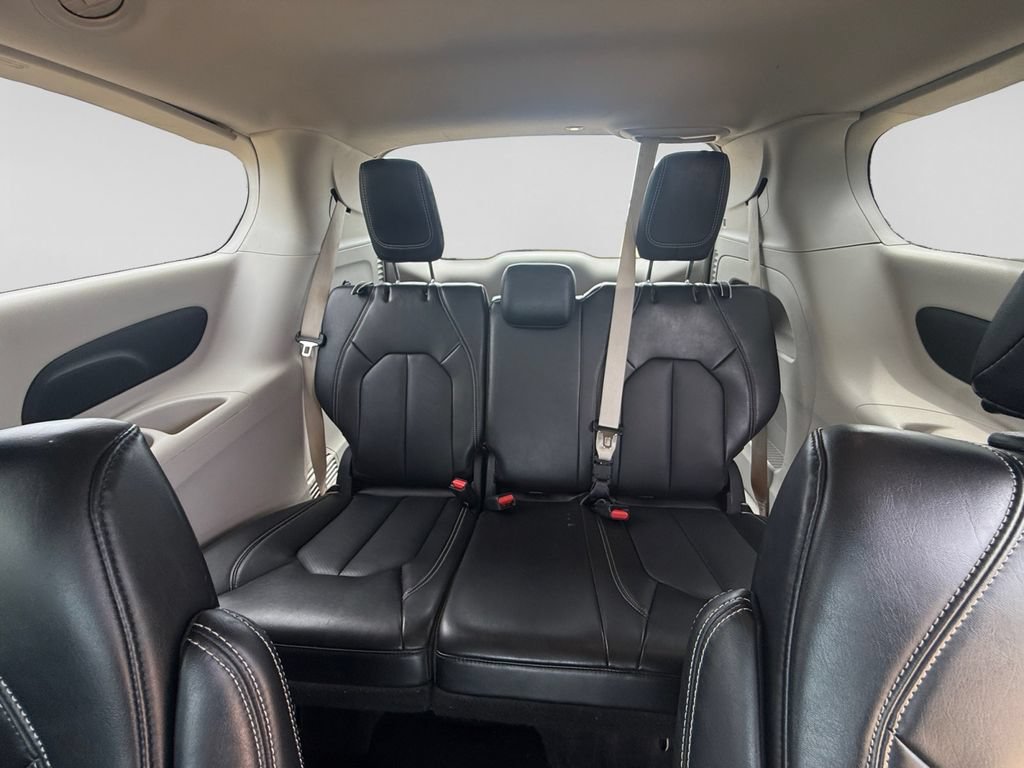 Used 2024 Chrysler Pacifica Touring-L FWD image 37