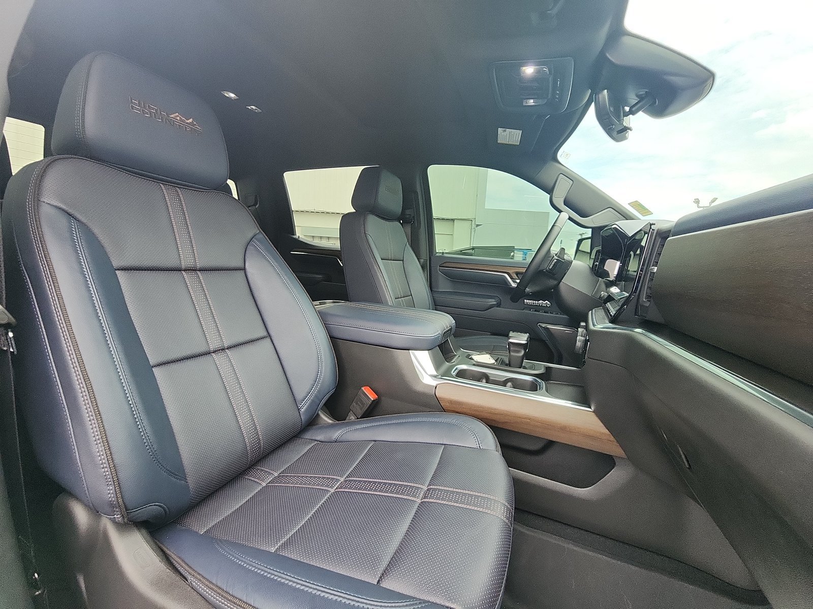 Used 2024 Chevrolet Silverado 1500 High Country w/ High Country Premium Package AWD/4WD image 24