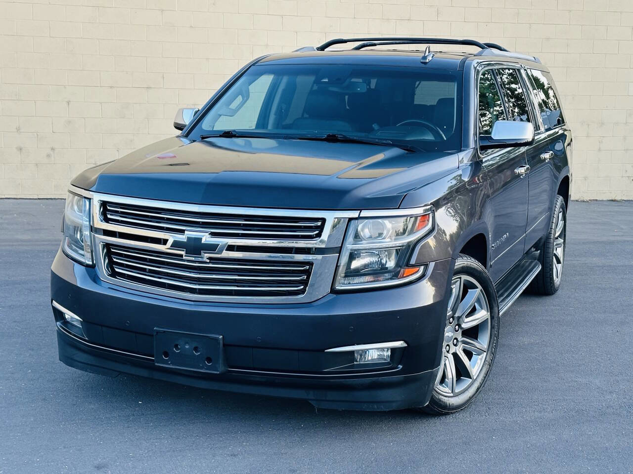 Used 2016 Chevrolet Suburban LTZ image 2