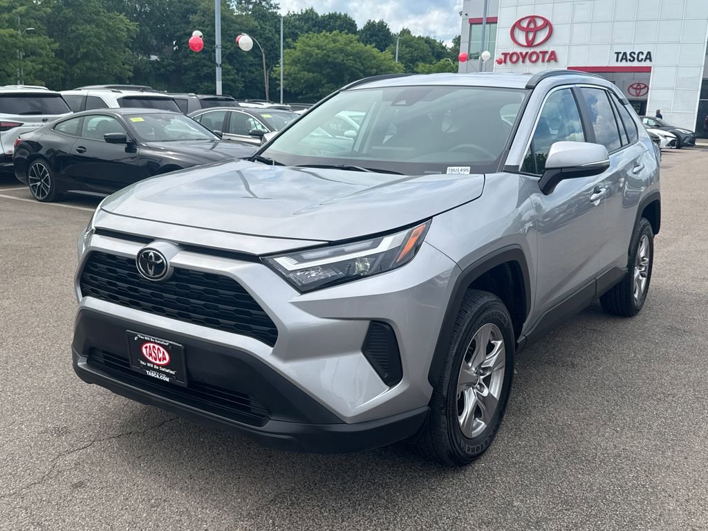 Used 2025 Toyota RAV4 XLE AWD/4WD image 3