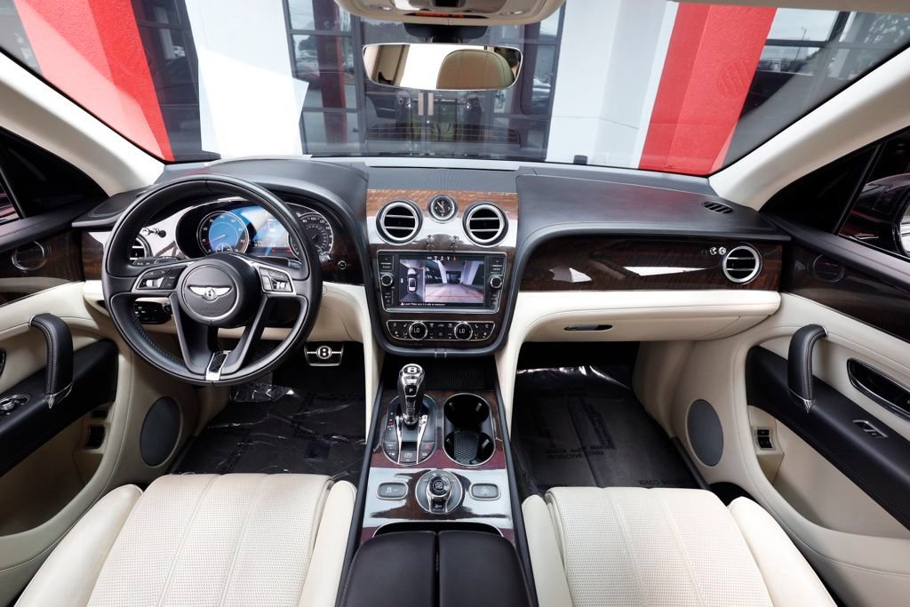 Used 2019 Bentley Bentayga AWD/4WD image 33