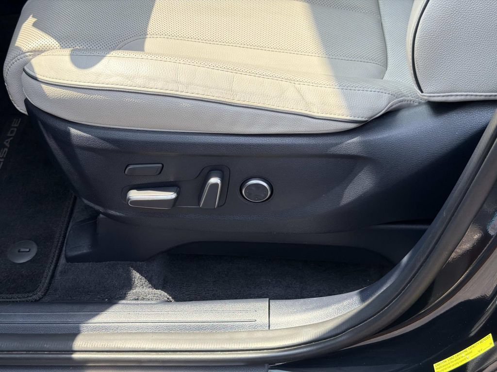 Used 2023 Hyundai Palisade Limited FWD image 21