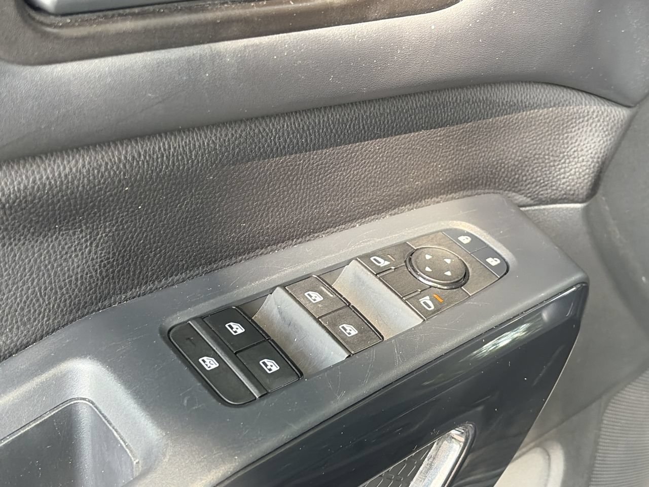 Used 2024 Nissan Pathfinder SV AWD/4WD image 17