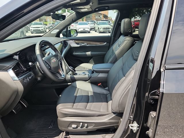 Certified 2025 Cadillac XT6 Sport w/ Platinum Package AWD/4WD image 13