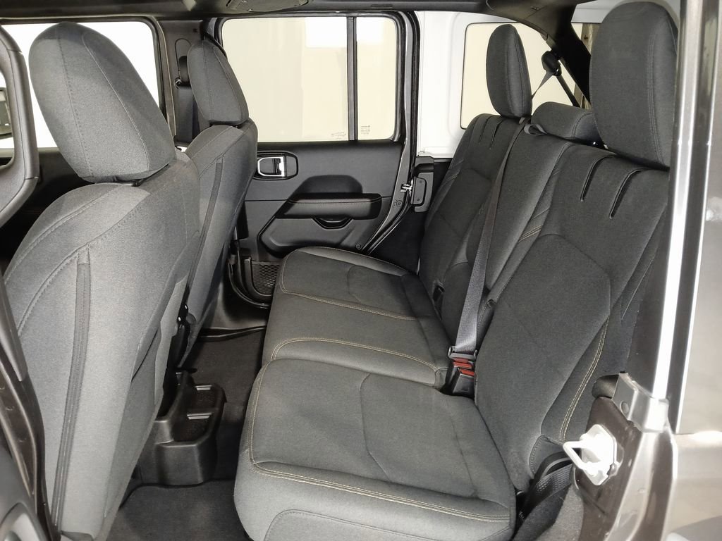 Used 2025 Jeep Wrangler Unlimited Sahara image 12