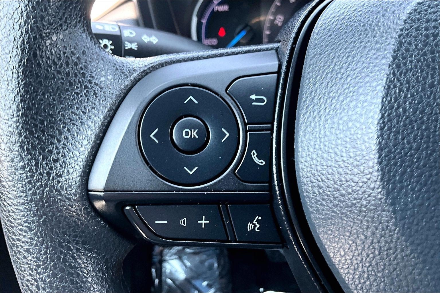 Used 2023 Toyota RAV4 LE AWD/4WD image 17