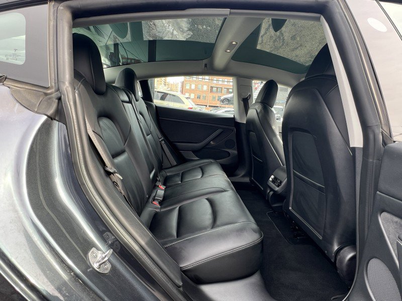 Used 2022 Tesla Model 3 Performance image 33