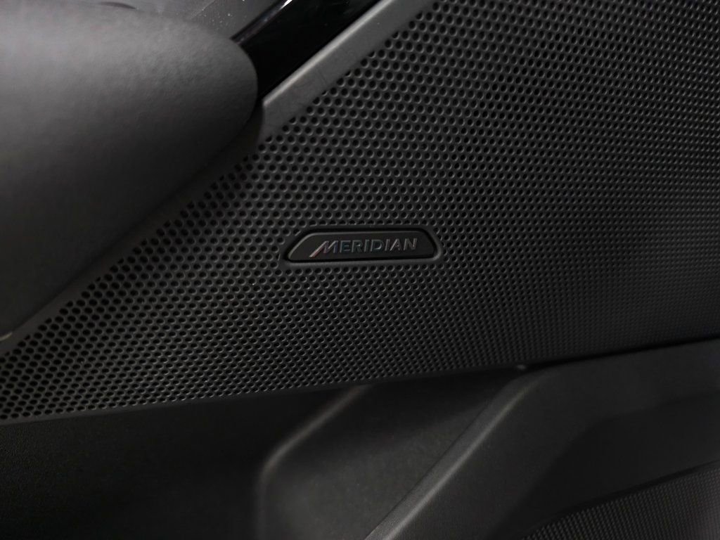 Used 2023 Land Rover Range Rover Velar R-Dynamic S image 16