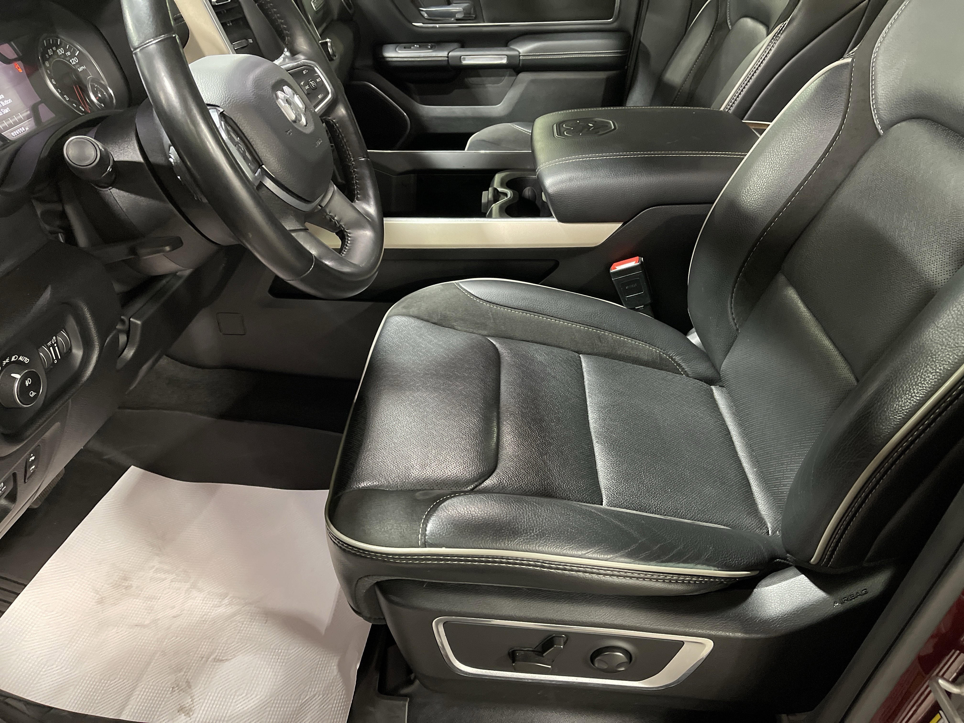 Used 2022 RAM 1500 Laramie image 11