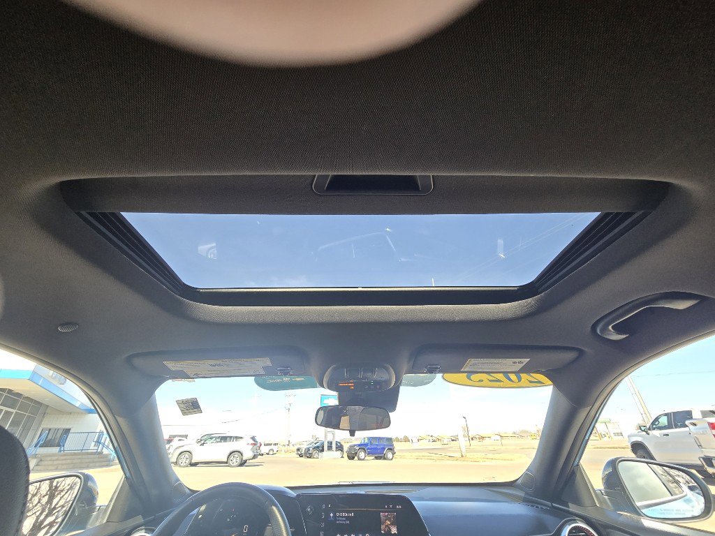 Certified 2025 Chevrolet Trax RS w/ Sunroof Package image 18