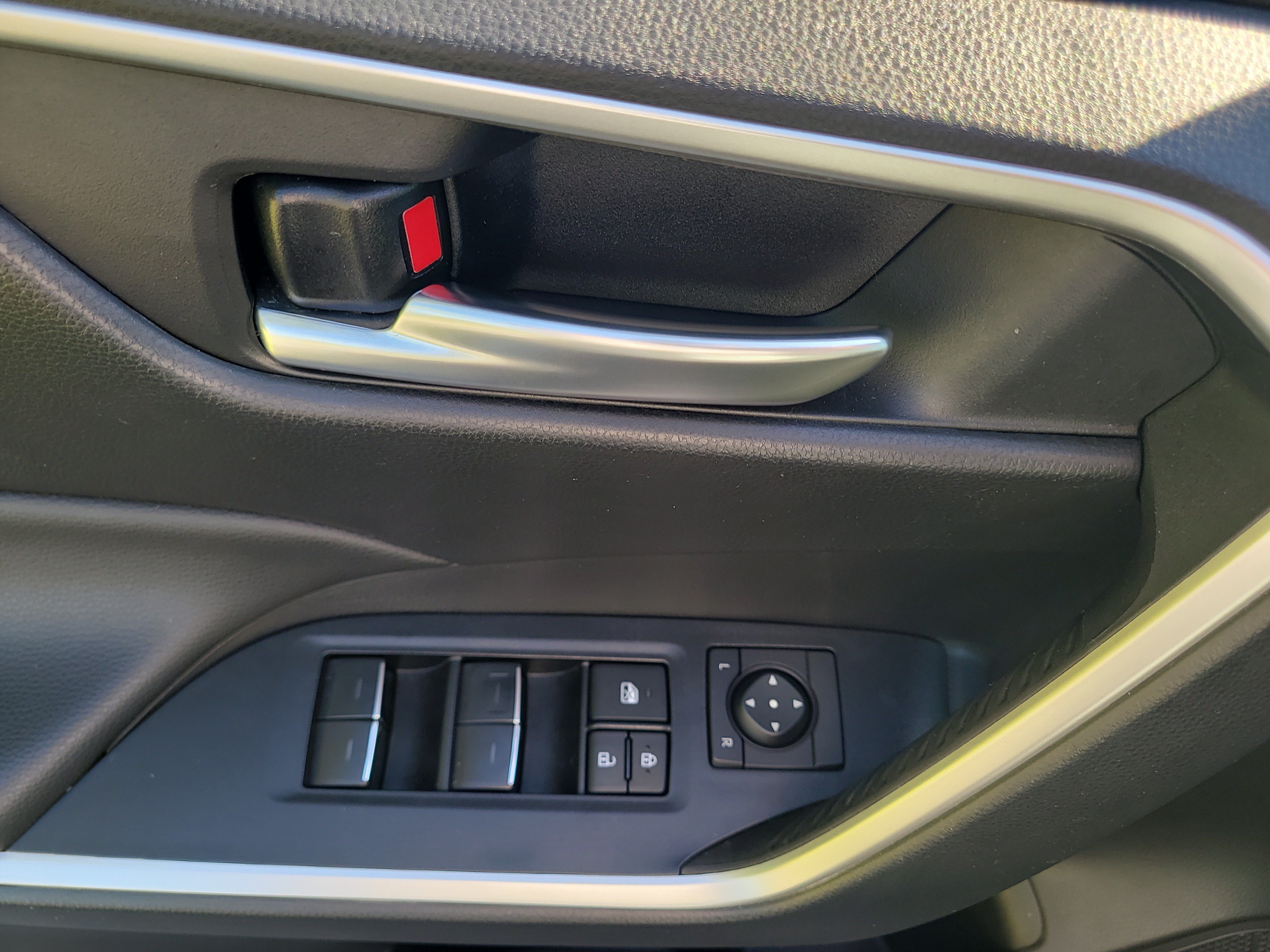 Certified 2025 Toyota RAV4 XLE Premium AWD/4WD image 19