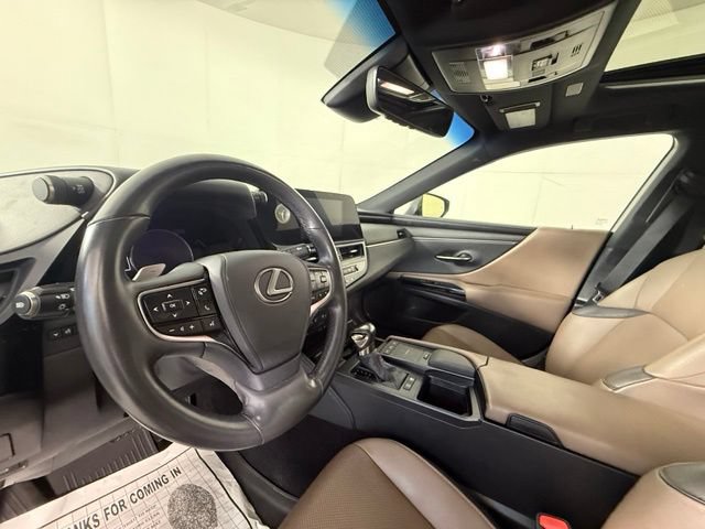 Certified 2022 Lexus ES 300h w/ Premium Package FWD image 16