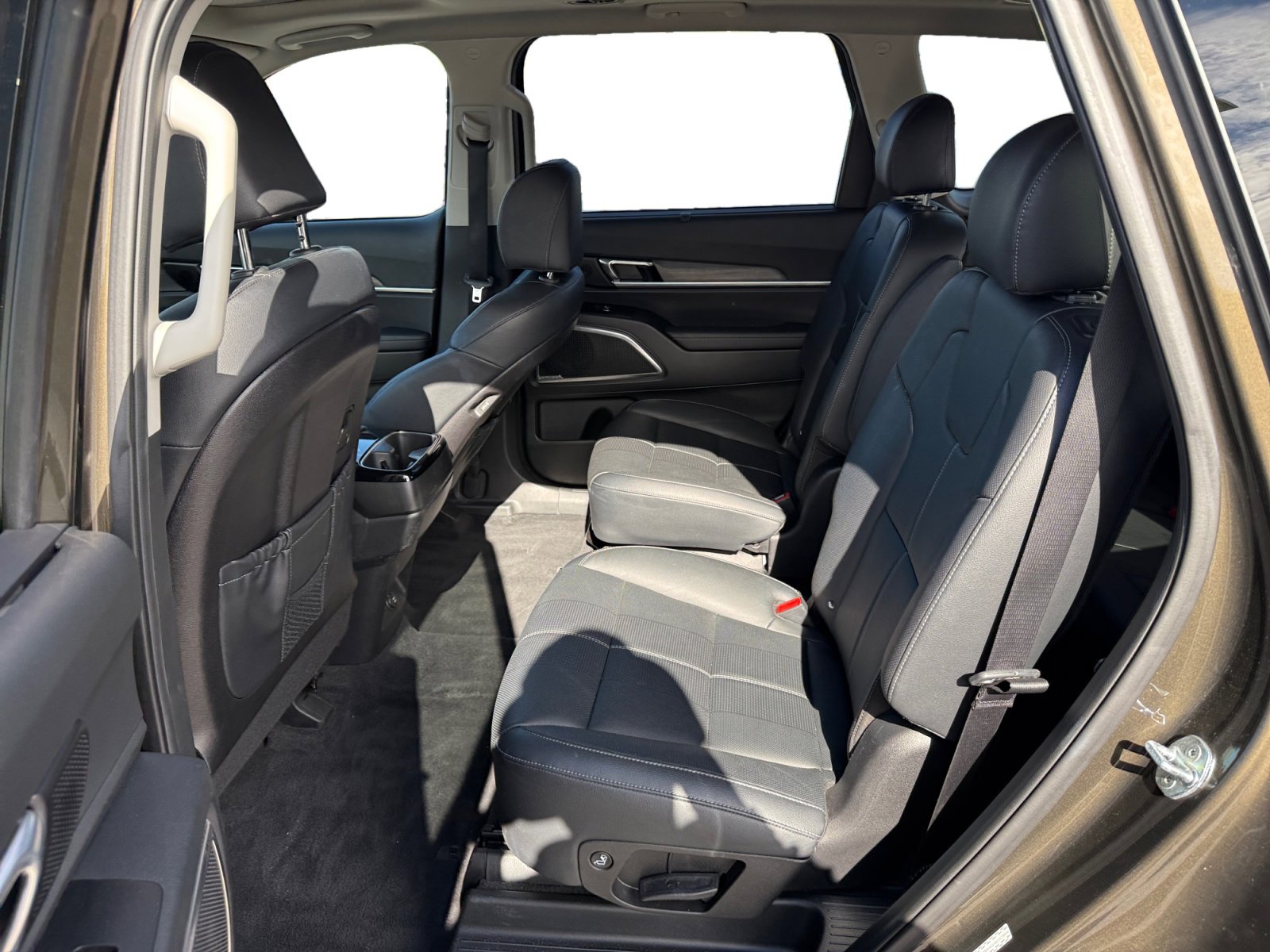 Certified 2022 Kia Telluride SX w/ Towing Package image 16