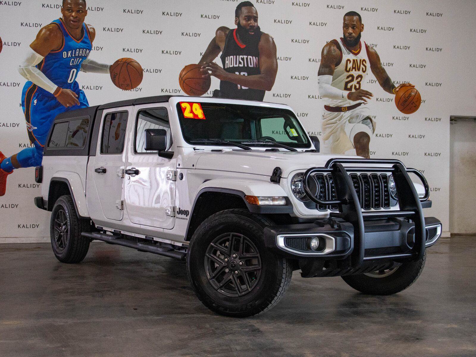 Used 2024 Jeep Gladiator Sport AWD/4WD image 2