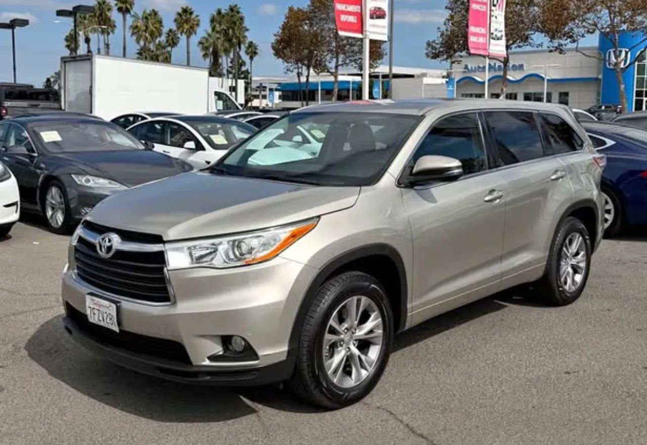 Used 2014 Toyota Highlander Plus image 2