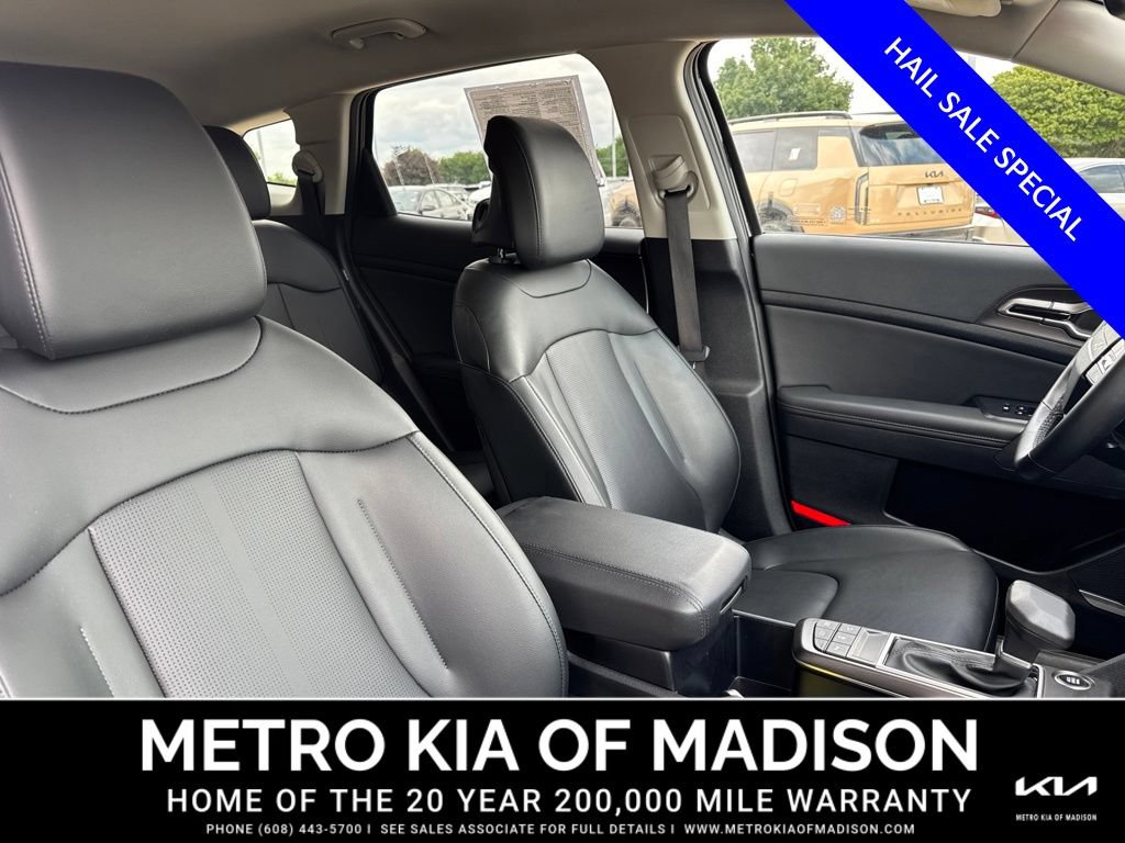 Used 2026 Kia Sportage EX FWD image 45