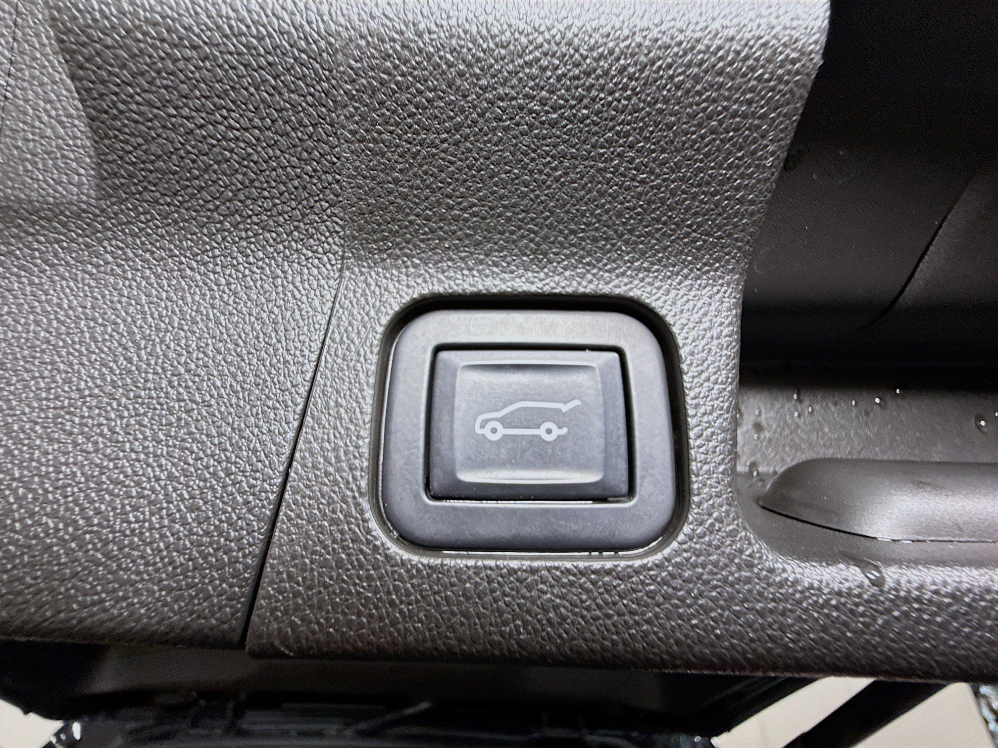 Used 2022 GMC Acadia SLE w/ Driver Convenience Package FWD image 42