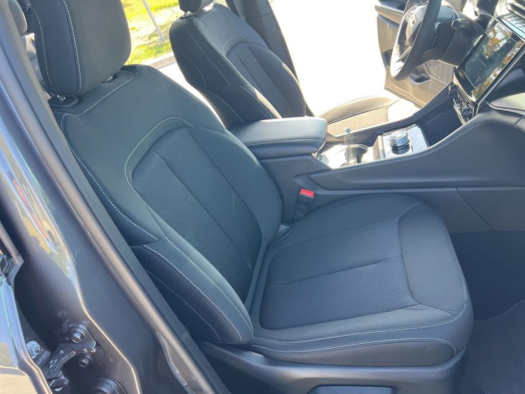 Used 2024 Jeep Grand Cherokee L Laredo RWD image 62