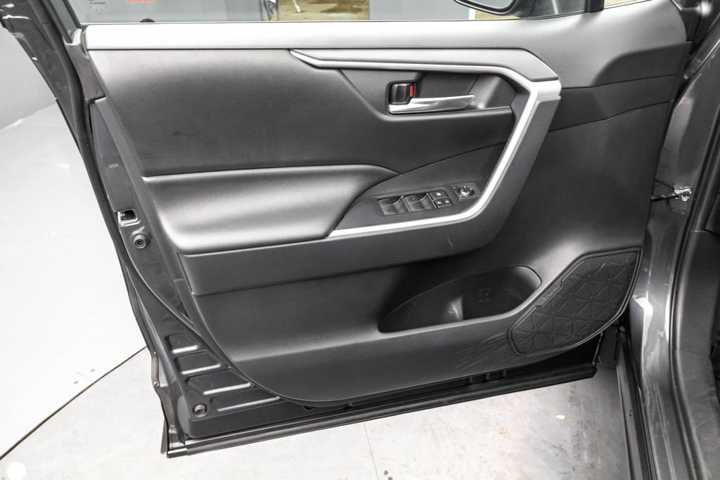 Used 2019 Toyota RAV4 XLE w/ Convenience Package image 22