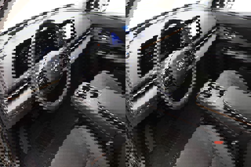 Used 2024 Nissan Ariya AWD image 15