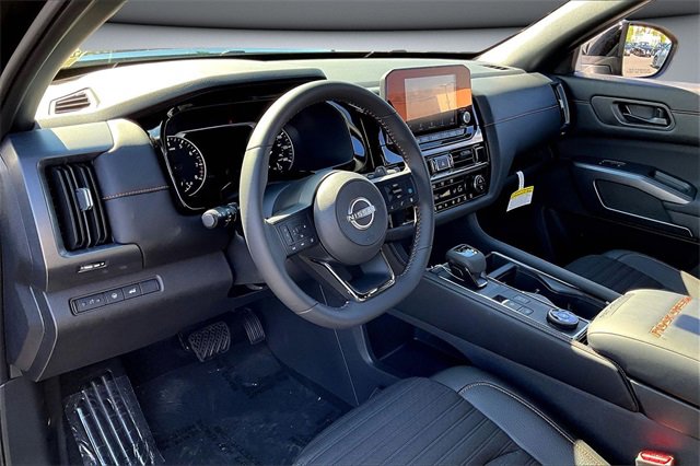 New 2025 Nissan Pathfinder Rock Creek image 7