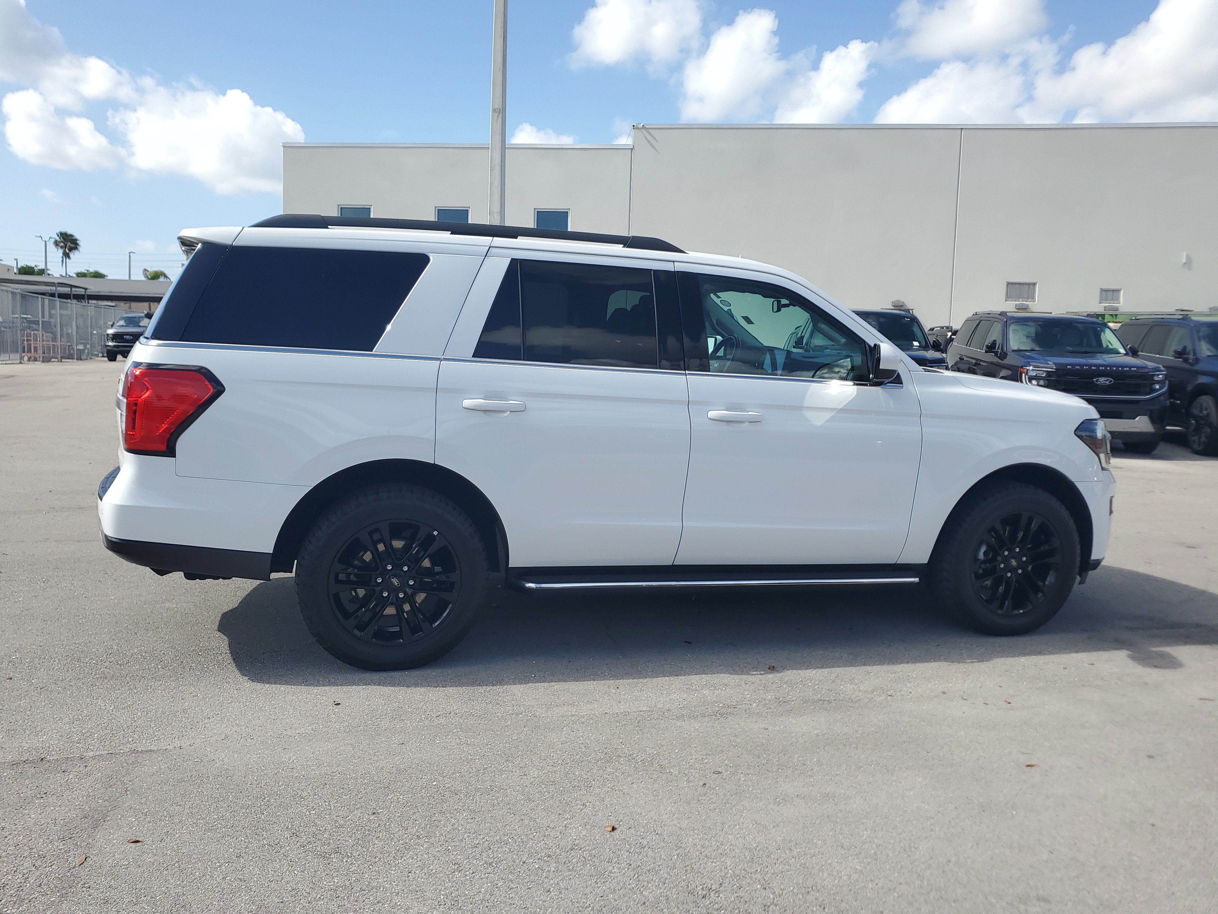 Used 2022 Ford Expedition XLT RWD image 4