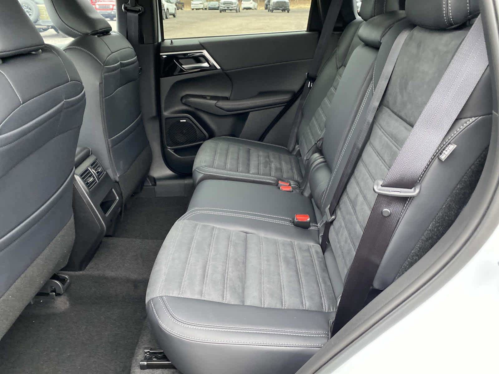 New 2026 Mitsubishi Outlander AWD image 7