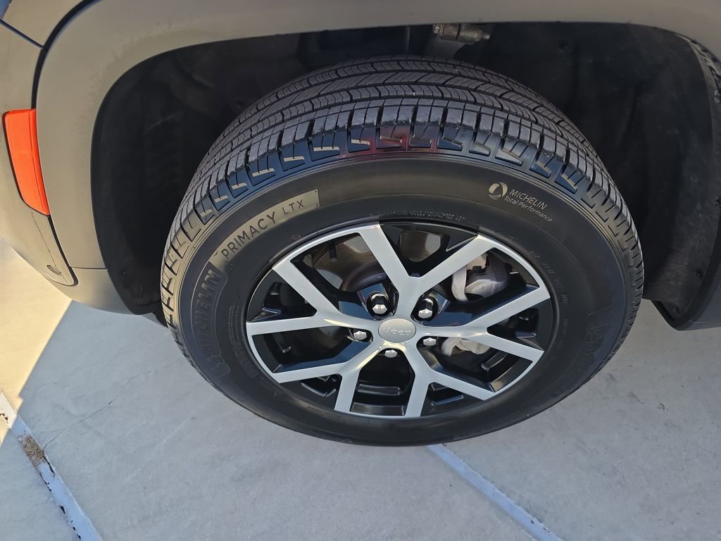 Used 2023 Jeep Grand Cherokee Limited w/ Luxury Tech Group II image 5