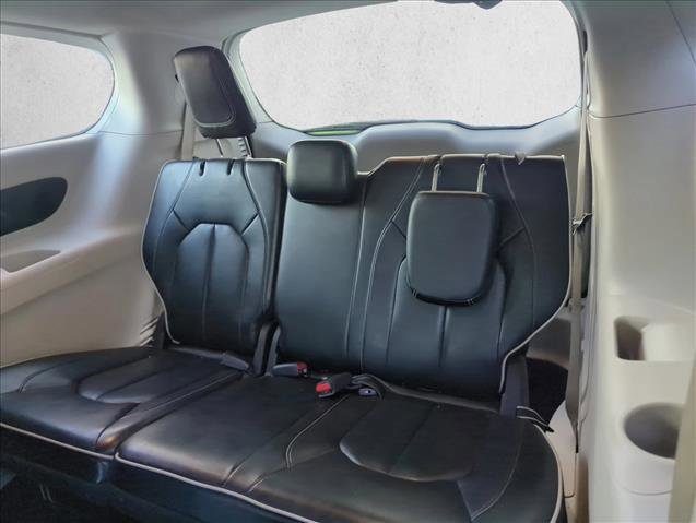 Used 2023 Chrysler Pacifica Limited image 17