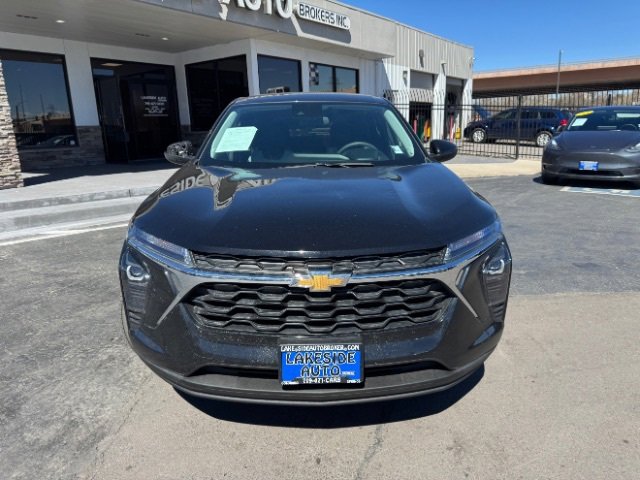 Used 2024 Chevrolet Trax LS w/ LS Convenience Package image 2