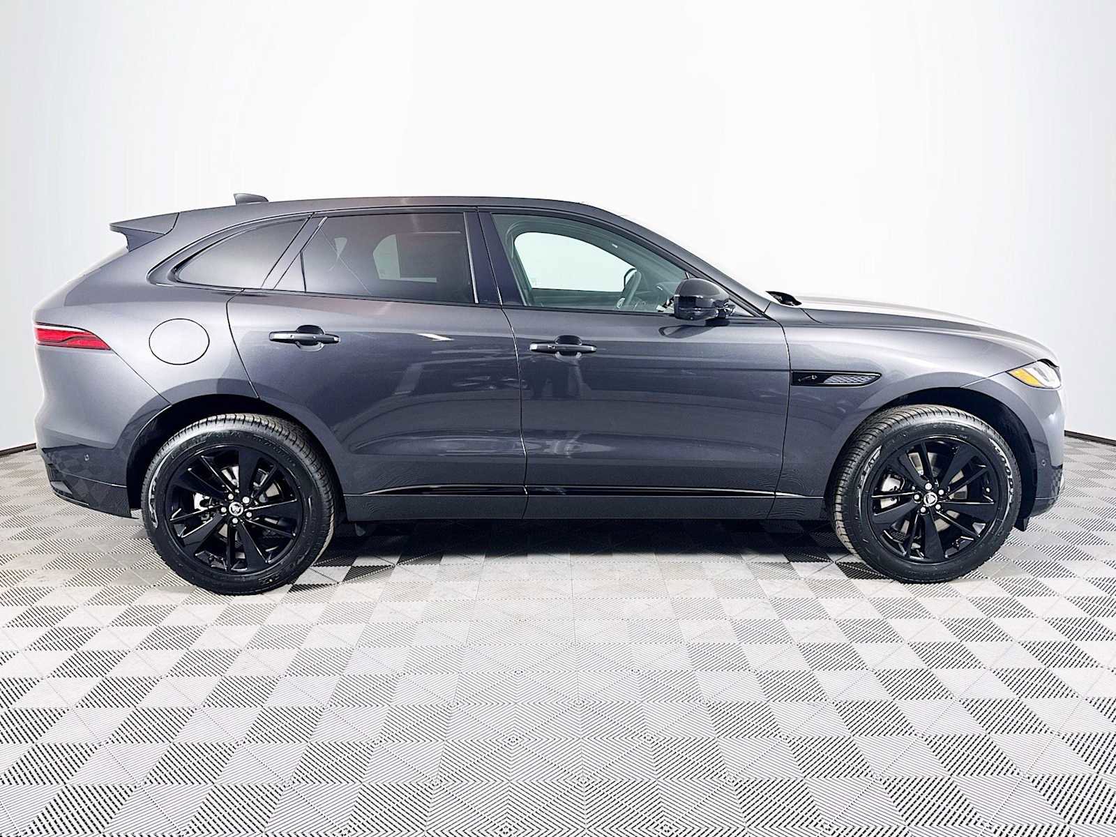 New 2026 Jaguar F-PACE R-Dynamic S image 3