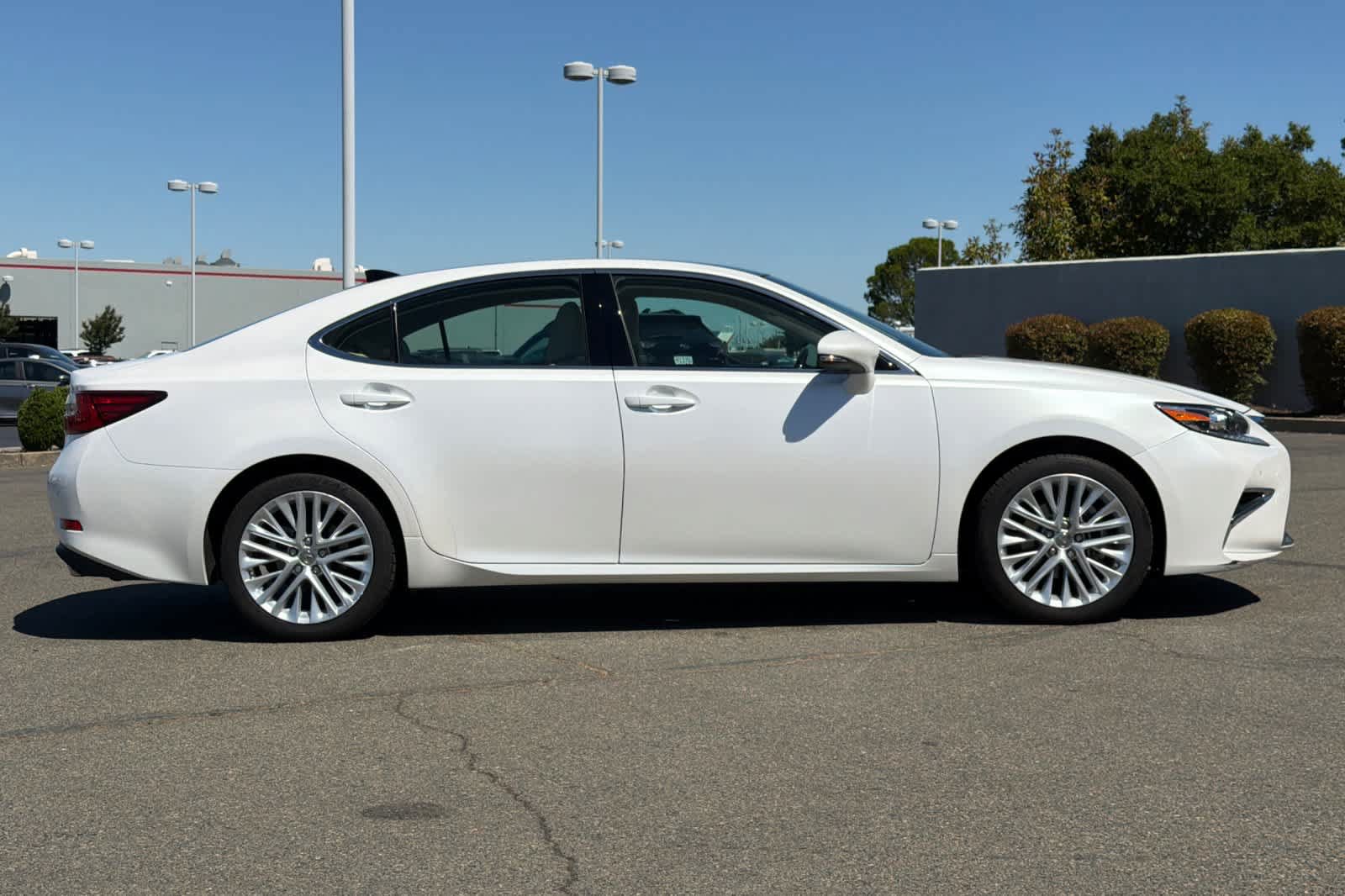 Used 2016 Lexus ES 350 w/ Luxury Package w/Wood Trim FWD image 6