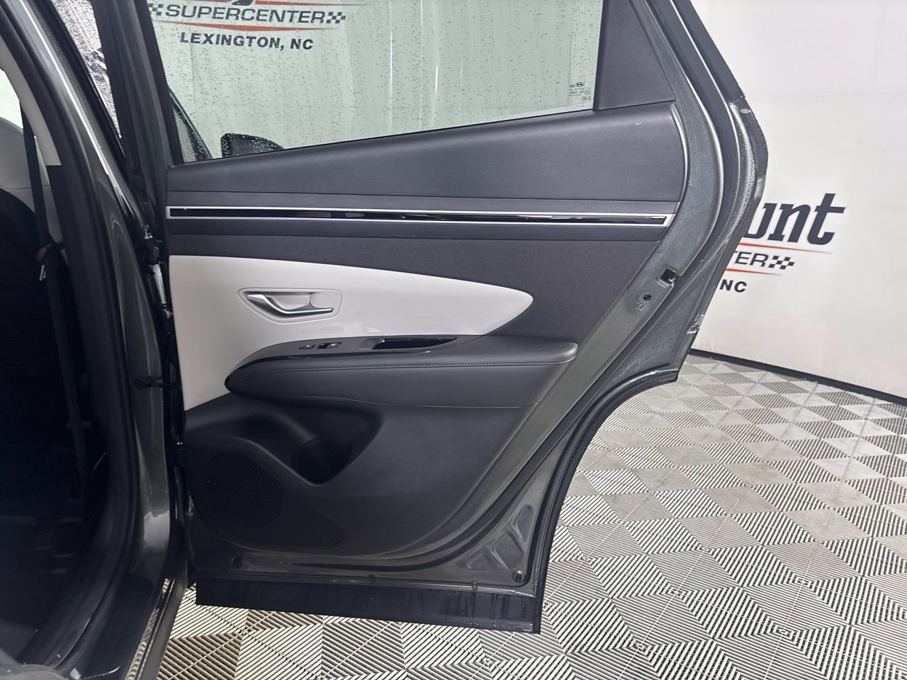 Used 2023 Hyundai Tucson Limited w/ Winter Package FWD image 29