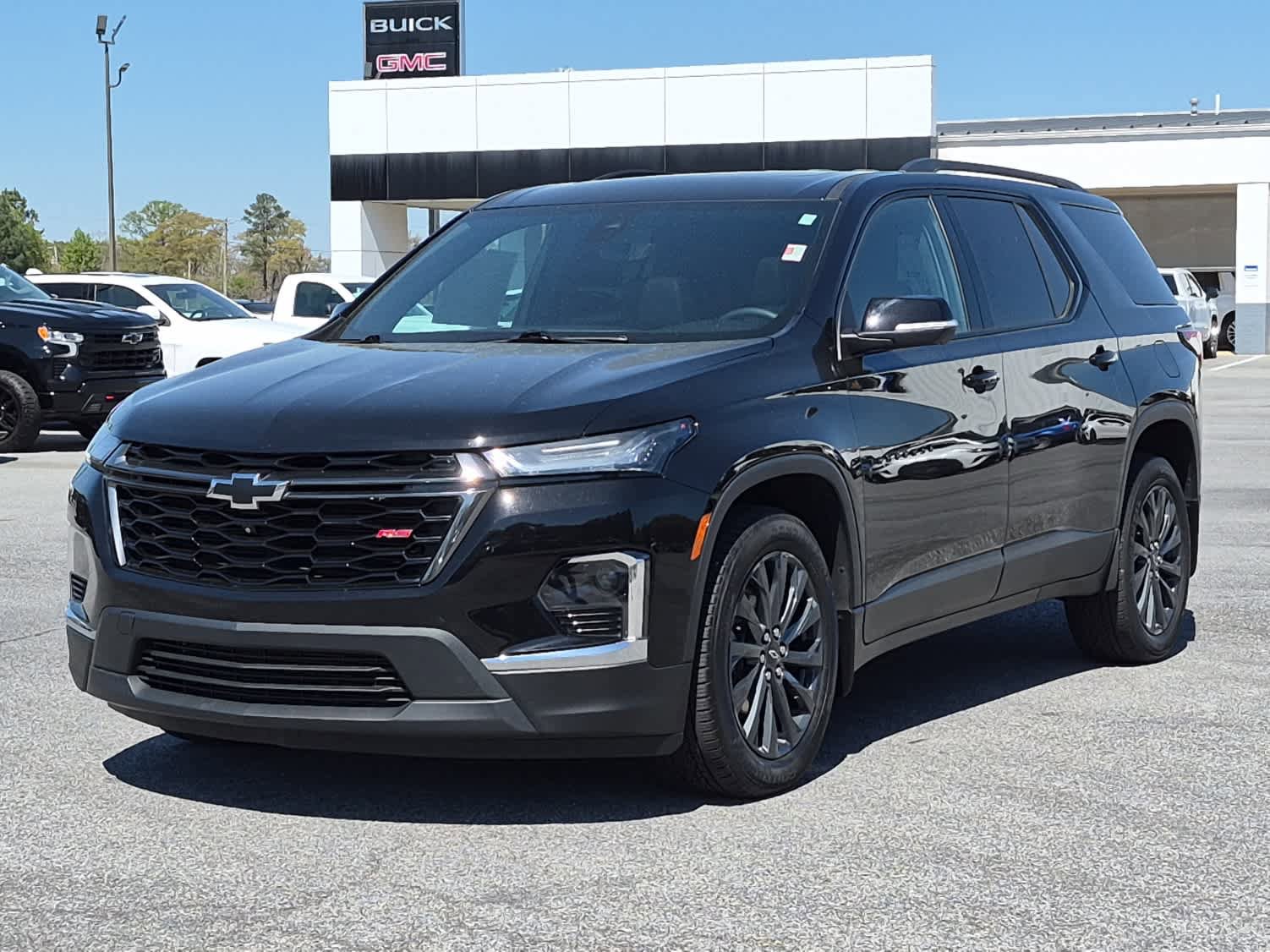 Used 2023 Chevrolet Traverse RS w/ LPO, Floor Liner Package image 1