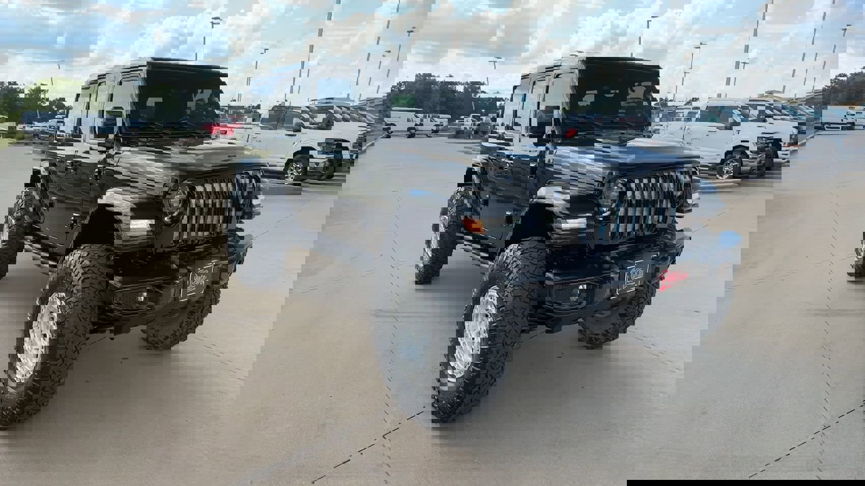 Used 2020 Jeep Wrangler Unlimited Sahara image 3