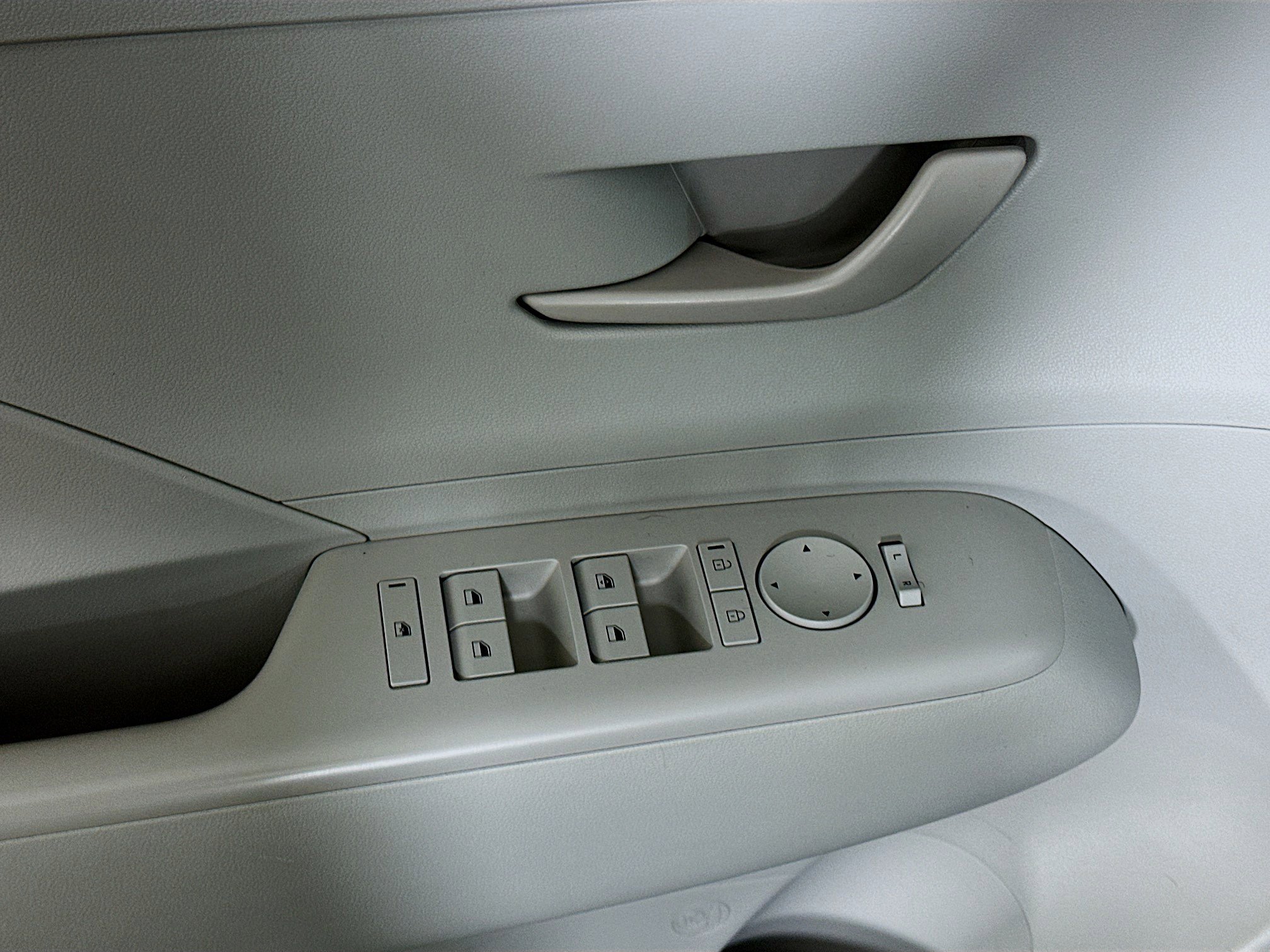 Used 2024 Hyundai Kona SEL FWD image 15