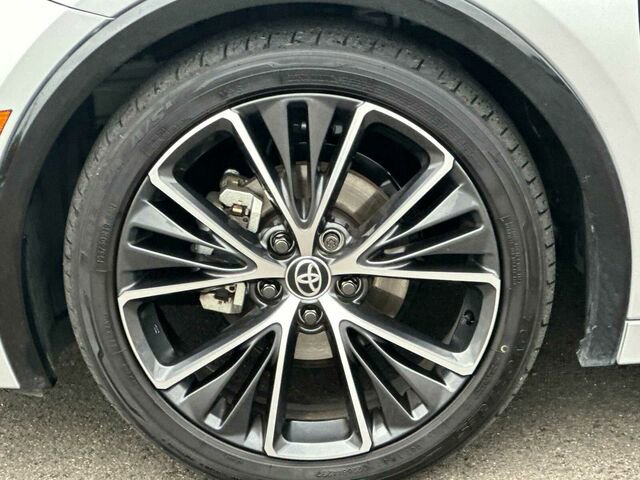 Used 2024 Toyota Prius XLE image 33