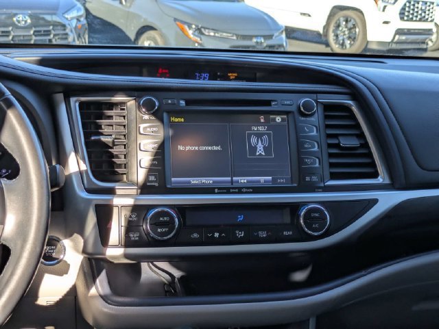 Used 2018 Toyota Highlander Limited FWD image 19
