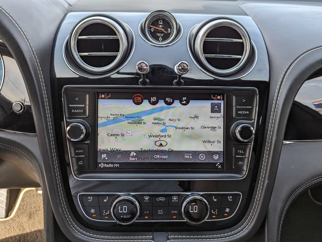 Used 2018 Bentley Bentayga AWD/4WD image 22