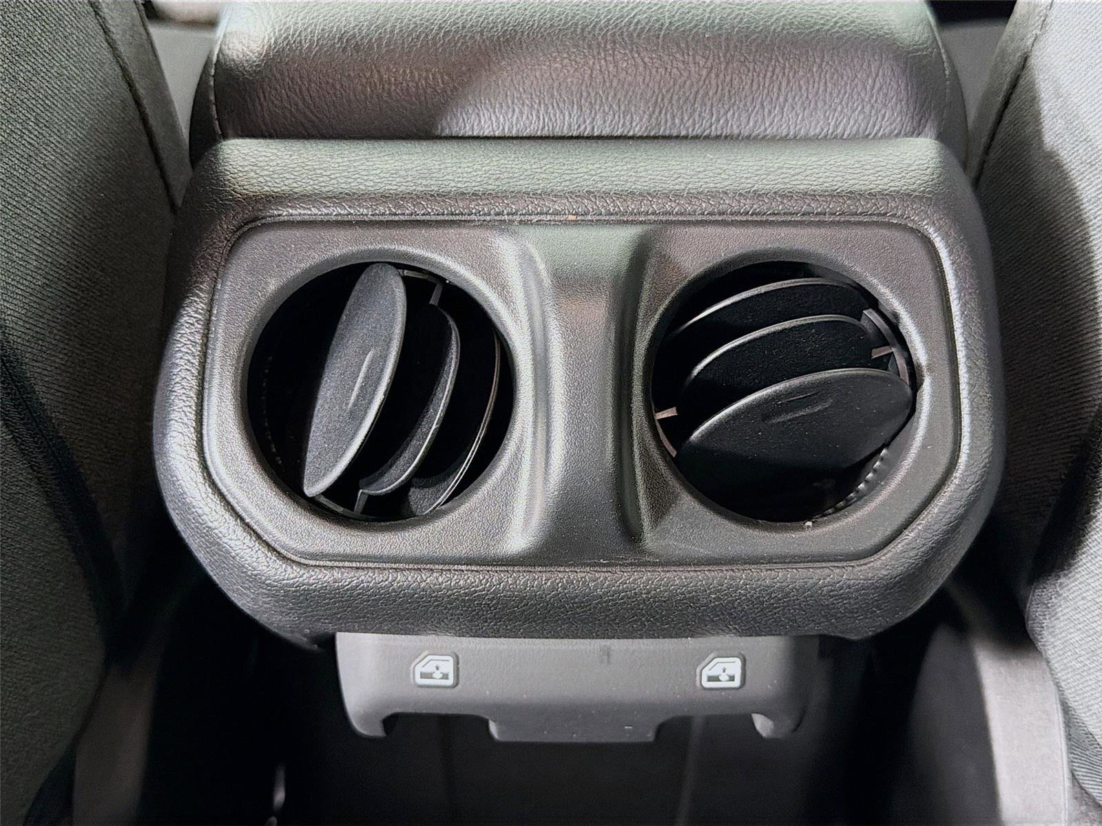 Used 2025 Jeep Wrangler Sport image 23