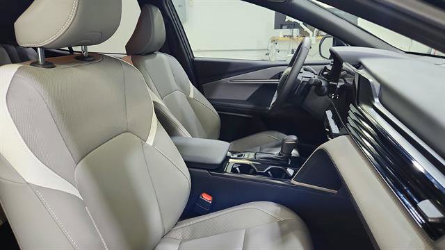 Used 2025 Toyota Camry SE w/ Convenience Package FWD image 24