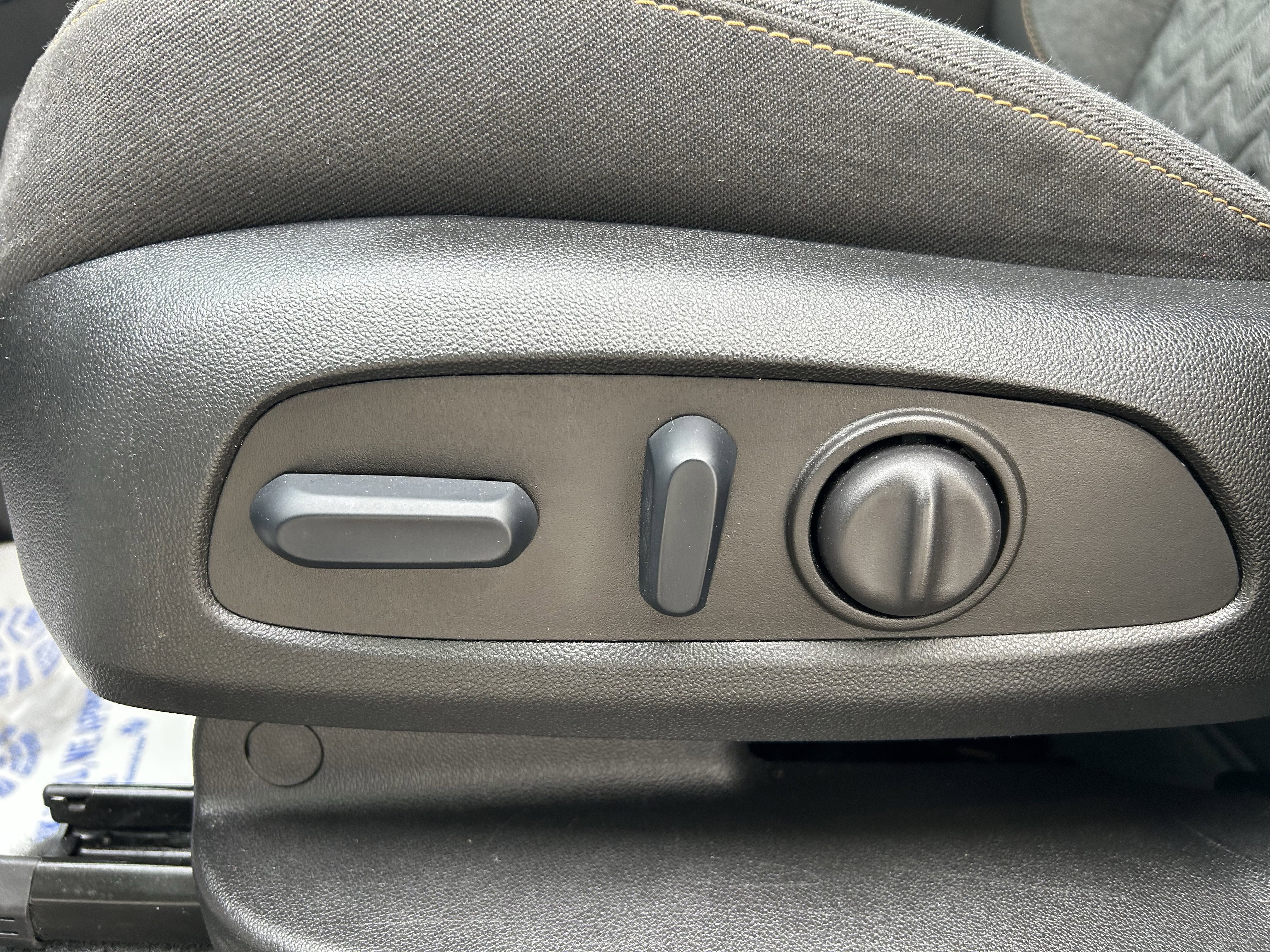 Used 2023 Chevrolet Equinox LT w/ Driver Convenience Package image 14