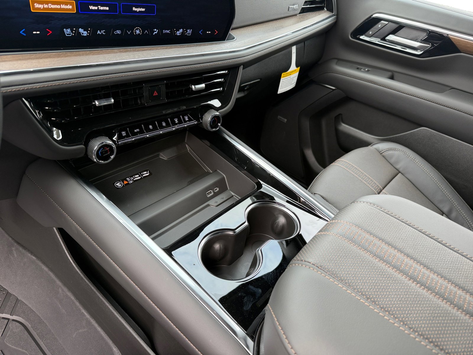 New 2026 Chevrolet Suburban High Country AWD/4WD image 13