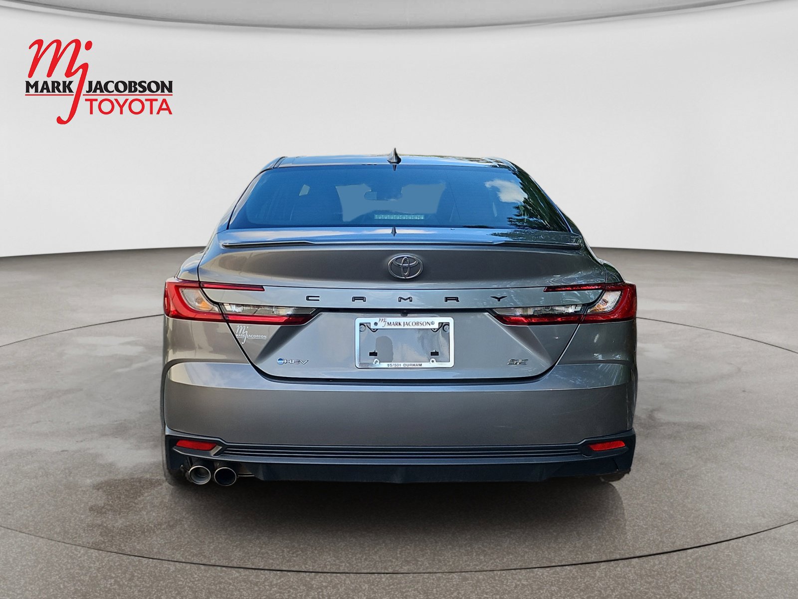 Used 2025 Toyota Camry SE FWD image 11